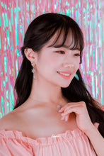 Load image into Gallery viewer, Diamond Petals Earrings - Peach Pink ver.