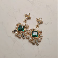 Load image into Gallery viewer, Emerald Royal Party Earrings