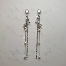 Load image into Gallery viewer, Ribbon and Crystal Drops Earrings - Silver